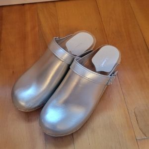 VTG Swedish Vollsjo Women's Leather Silver Wooden Sole Clogs